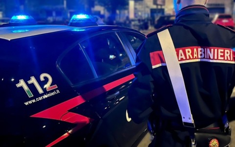 Lite in strada, giovane ferito e ricoverato: indagini aperte