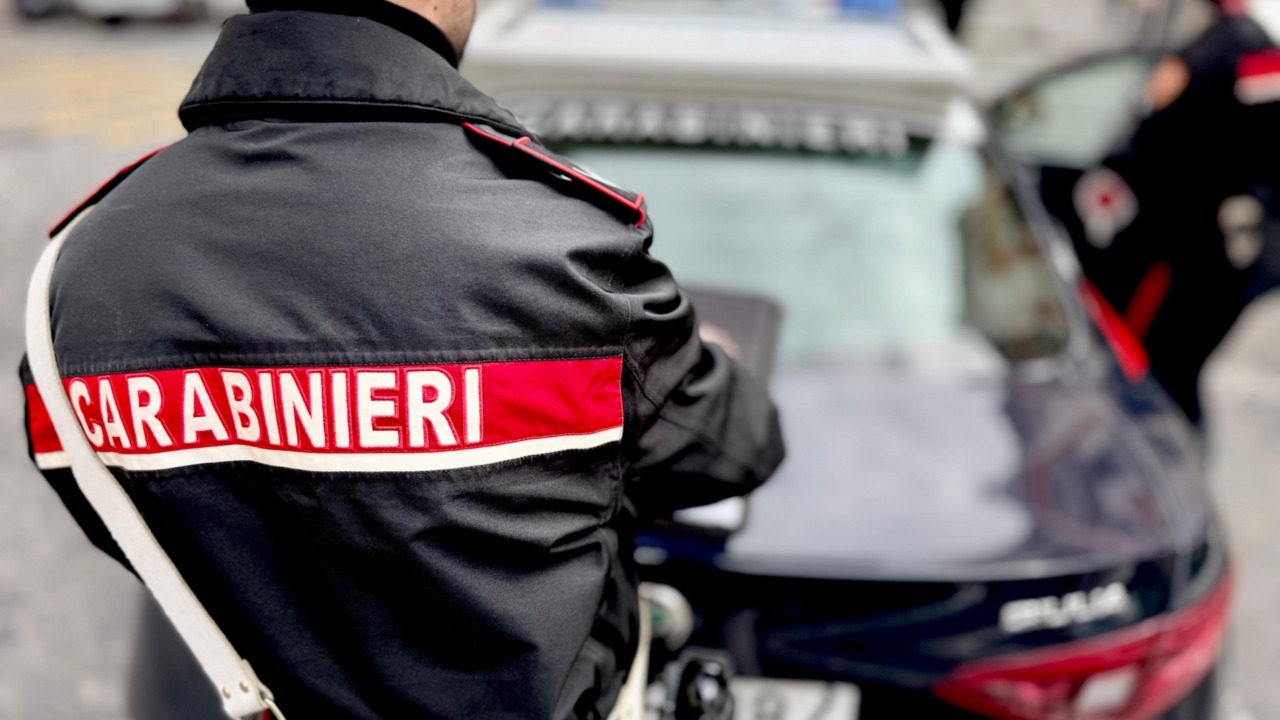 Motocicletta in una scarpata, si cerca il proprietario