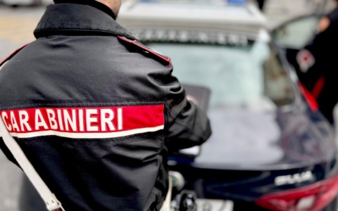Motocicletta in una scarpata, si cerca il proprietario