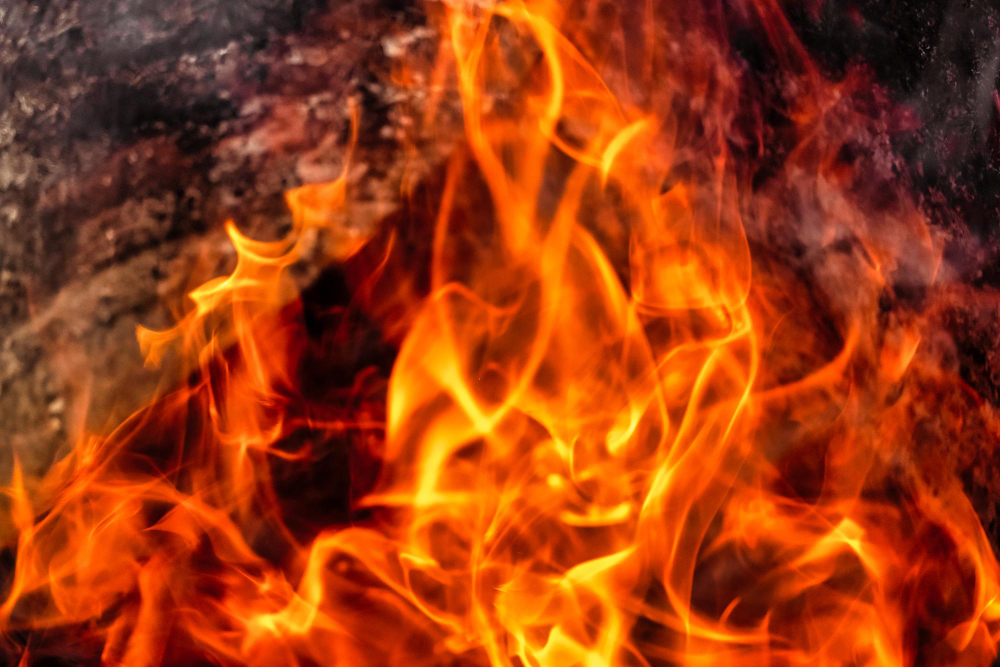 Incendio di un campo a Moretta, pronti i vigili del fuoco