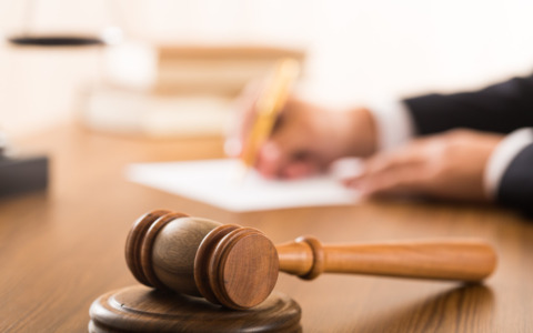 Aggressione al bar, il giovane resta in carcere