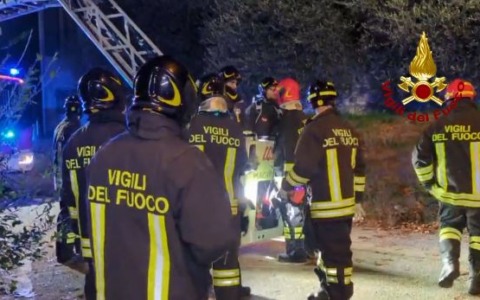 Auto in fiamme a Cuneo tra corso Nizza e corso Galileo
