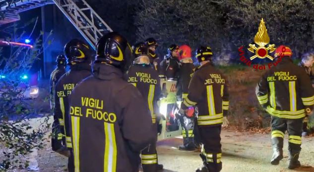 Auto in fiamme a Cuneo tra corso Nizza e corso Galileo
