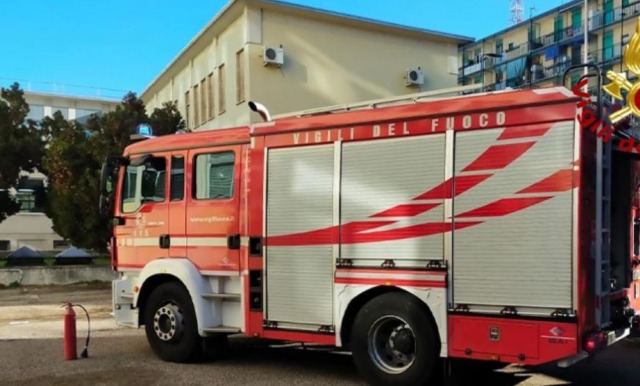 Incendio sul tetto, sette ore di lavoro a San Biagio