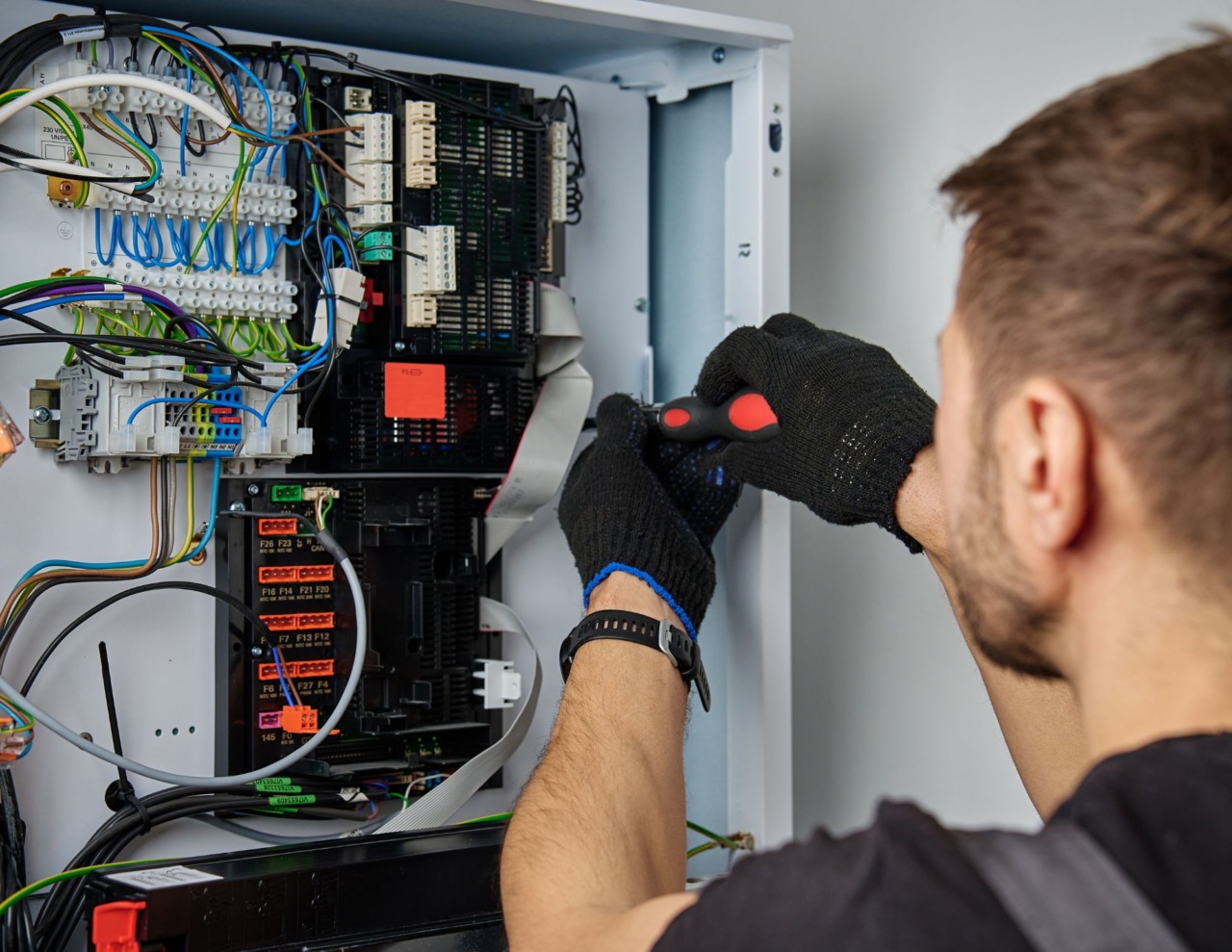 Come proteggere i cavi dal calore nei quadri elettrici