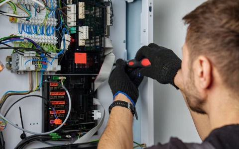 Come proteggere i cavi dal calore nei quadri elettrici